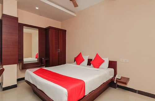 Hyderabad Hotel | OYO 740 Hotel Suravi