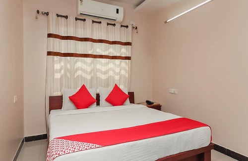 Hyderabad Hotel | OYO 740 Hotel Suravi