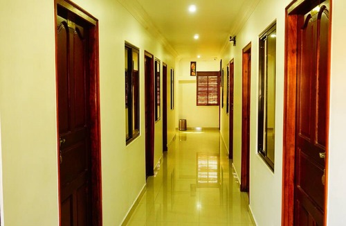 Edapalli Hotel | Thayamkery's Royal inn
