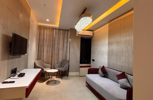 Tezpur Hotel | Dibakar Palace