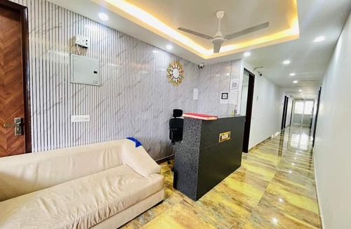 Greater Kailash Hotel | Roomshala Casa Royal - GK 1