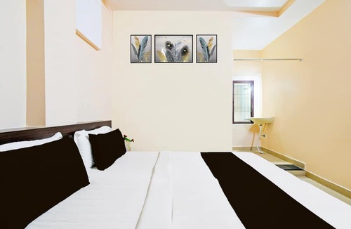 Kurnool House | Deluxe Nagamayuri Grand