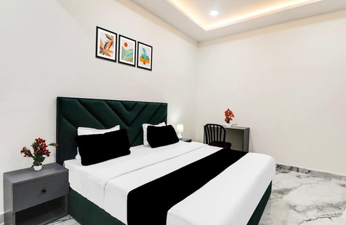 Lucknow House | Deluxe With Twin Bed JR inn