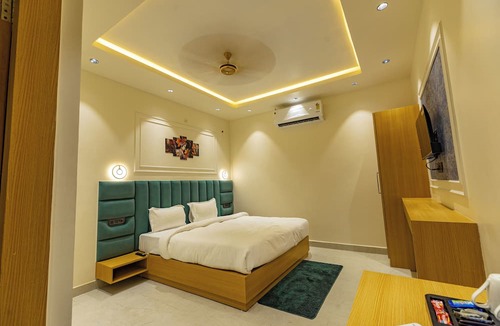 Vrindavan Resort | Chandrika Greens Resort Near Prem Mandir