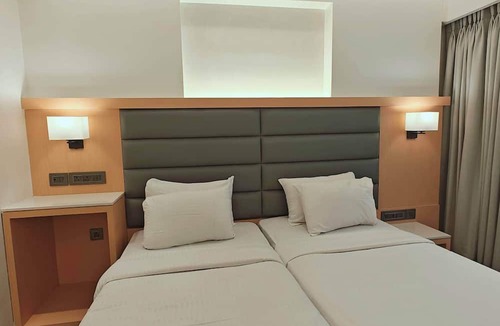 Kopar Khairane Hotel | CIESTA SERENE