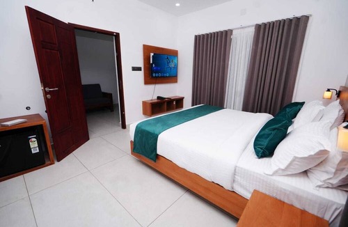 Kuzhuppilly Resort | Palm Wave Beach Resort