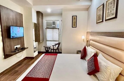 Pashim Vihar House | SATYAM ROOM