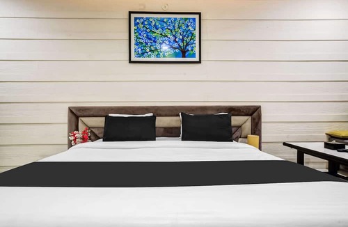 Dewas House | Premium Hotel Utsav