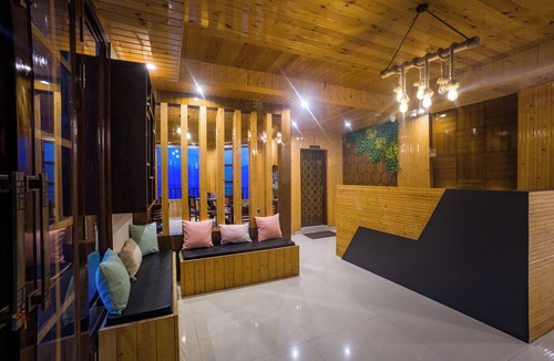 Shimla Villa | Alaya Stays Pine Shadow Fuchsia