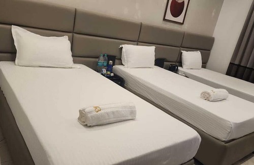 Triplicane Bed & Breakfast | KB MARINA PARK