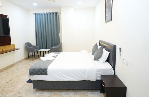 Manikonda Hotel | Madhura Banquet Halls & Luxury Rooms