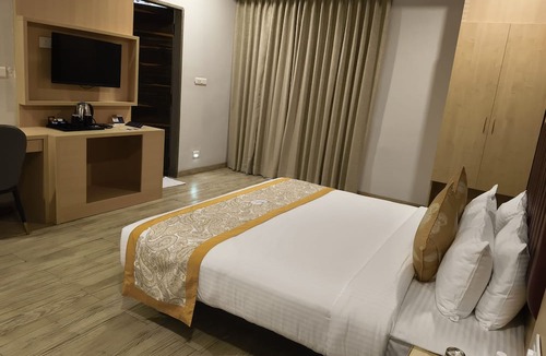 Kondapur Hotel | Hotel Grand Continent Hitech City, Laxmi Cyber City