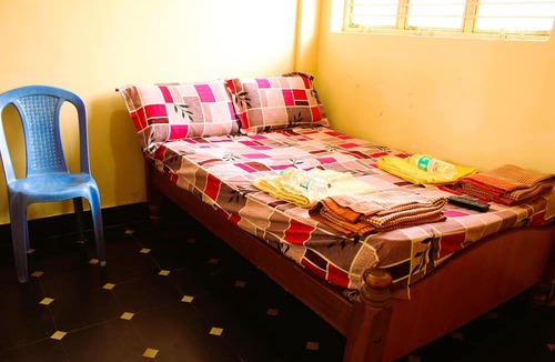 Chikkaballapur Hotel | I-ROOMZ Surya Deluxe Lodge