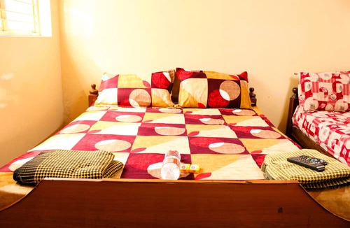 Chikkaballapur Hotel | I-ROOMZ Surya Deluxe Lodge
