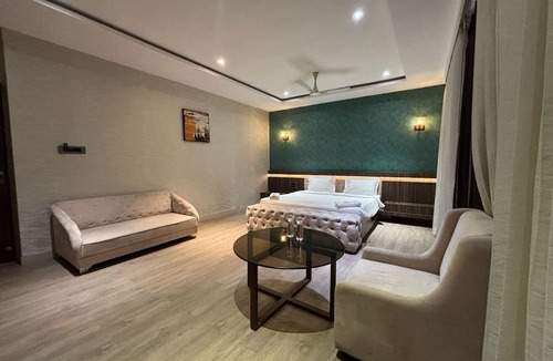 Surat Hotel | Hotel Elegant inn- Ichhapore