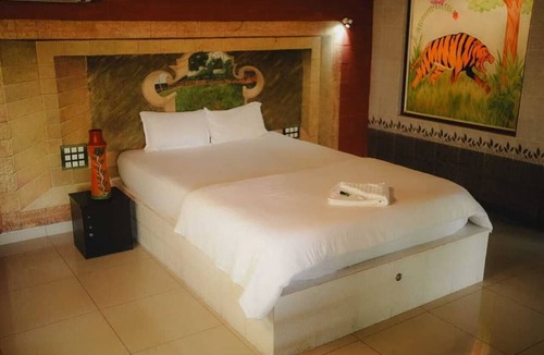 Sulthan Bathery Resort | Misty Night Jungle Side Resort