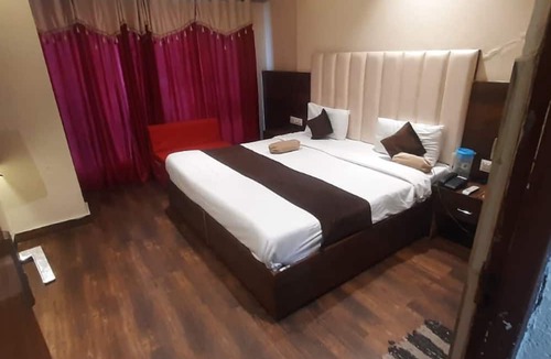 Kasauli Hotel | Goroomgo The Lotus Kalka