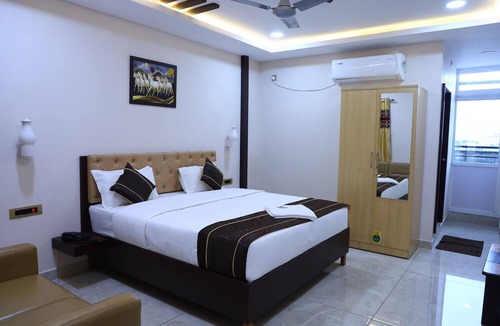 Srikalahasti Hotel | Gokulam Grand