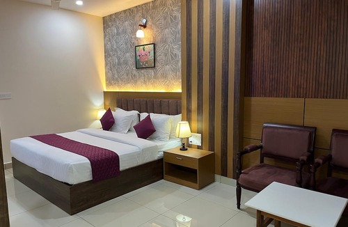 Nagampadam Hotel | Hotel Floral Palace