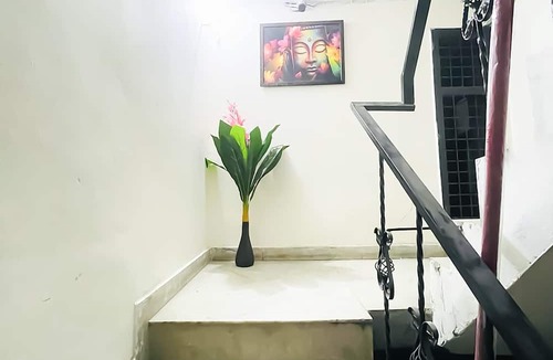 Malviya Nagar Hotel | Roomshala 170 Hotel Aura