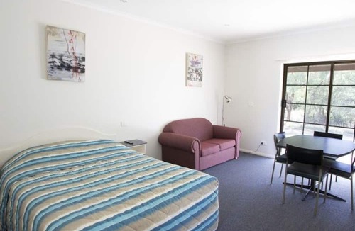 Tocumwal Hotel | Tocumwal Golf Resort