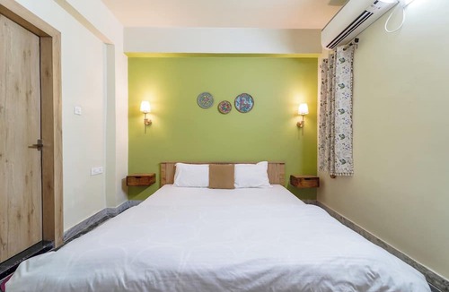 Mahmoorganj Bed & Breakfast | Aadi-Kashi Retreat 2bhk flat