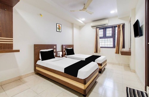 Dabagardens House | Deluxe Hotel Sree Residency