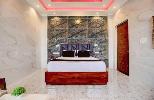 Kishangarh House | Deluxe Chandigarh Near Pec-pgi-pu Hotel Paradise