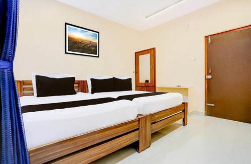 Kakinada House | Classic With Balcony TNR Residency