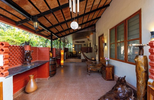 Virarajendrapet House | Alaya Stay Twisted Tree with Pool