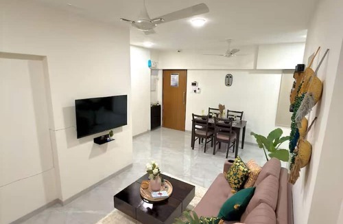 Kalina Apartment | Blush Boulevard 2BHK near BKC/Jio/Gym Access