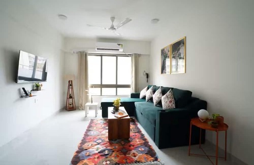 Santacruz Apartment | The Emerald Bloom, 2BHK Apt near Airport,Bkc&NMACC
