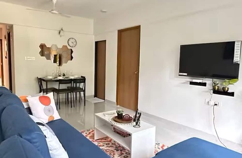 Santacruz Apartment | URBAN PAUSE, 2BHK Apt near BKC,airport&NMACC