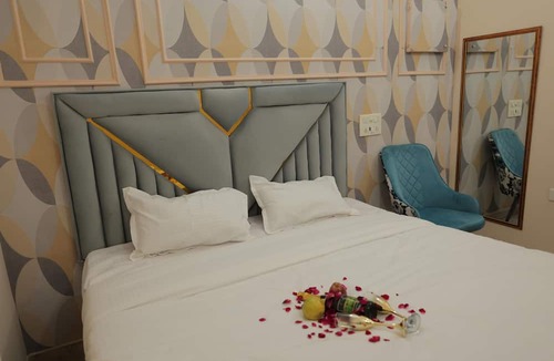 Pashim Vihar Villa | Rama Guest House | Private Jacuzzi | 5 Bedroom | Luxury Stay