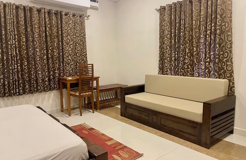 Tirupati House | Charming 4-bedroom bungalow with WiFi and AC in Tirupati
