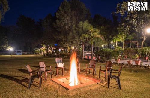 Faridabad Villa | StayVista at Solitude in the Woods- Cozy 4BR Villa in Delhi with Lawn Bonfire