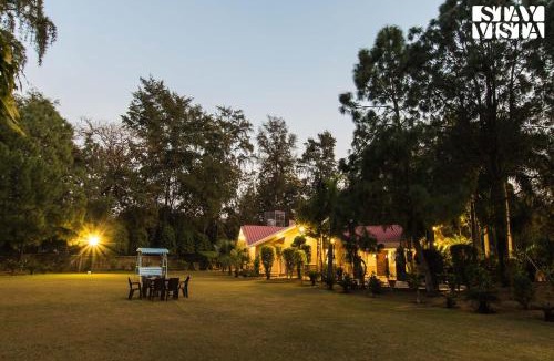 Faridabad Villa | StayVista at Solitude in the Woods- Cozy 4BR Villa in Delhi with Lawn Bonfire