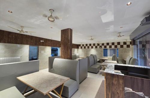 Atmakur Hotel | Hotel Royal Akkamahadevi