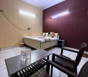 Nizamuddin East House | S Pal Palace -Walk in Nizamuddin Railway Station