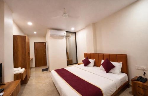 Anand Hotel | Hotel Golden Retreat - At Anand Railway Station
