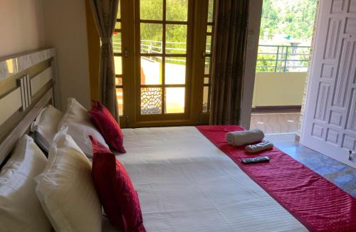 Dalhousie House | Rock Mountain Premium Homestay, Dalhousie Family & Couple Friendly Relaxing Stay Away from Crowd