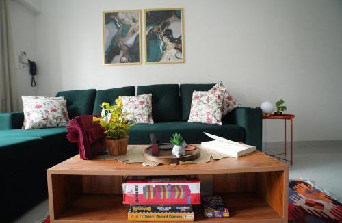 Santacruz Apartment | The Emerald Bloom, 2BHK Apt near Airport,Bkc&NMACC