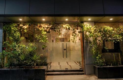 Amritsar Hotel | Collection O by OYO Ishwar Nagar Near Golden Temple Formerly Chahal Residency