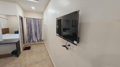 Tirupati Hotel | Hotel VAAMANA STAYS