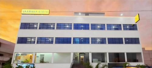 Tirupati Hotel | Hotel VAAMANA STAYS