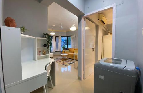 Bandra West Apartment | ConnektHomes - Simon Lydia A Sunlit Charm in Bandra, Pali Village
