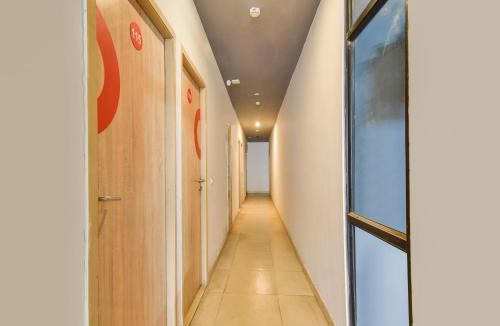 Pitampura Hotel | Super Hotel O D Plaza Near by Pitampura Metro Station