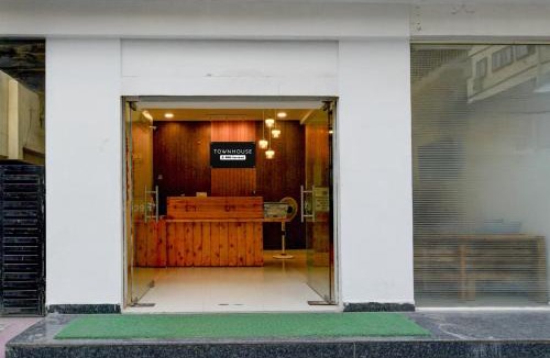 Kondapur Hotel | Townhouse Sarath City Mall Hyderabad Formerly Green Leaf