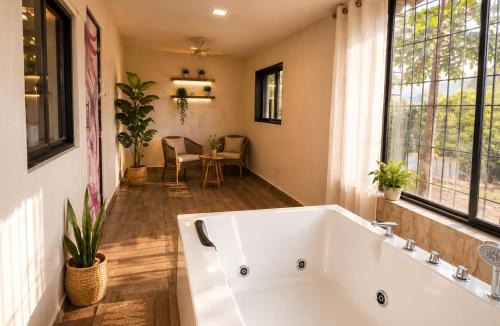 Thane West House | Jacuzzi Villa with Swimming pool