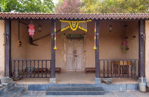 Bhilar Villa | StayVista at Lawn House - Shrimant Wada Royal Stay